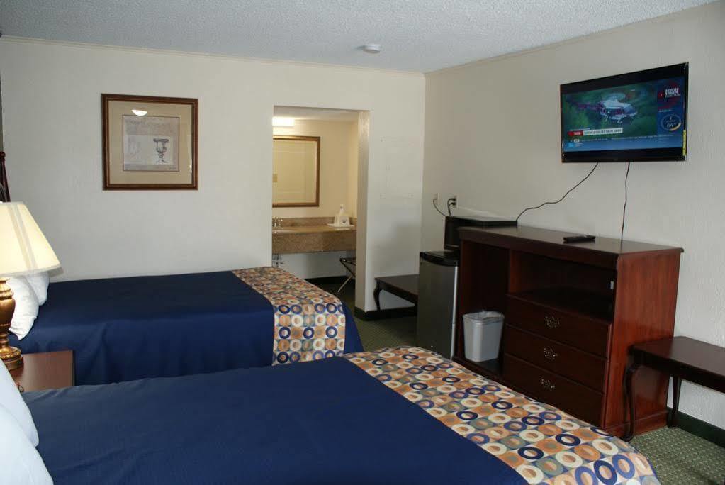 Americas Best Value Inn Fort Jackson Columbia Exterior photo