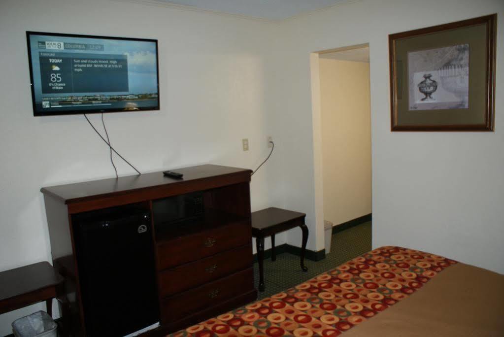 Americas Best Value Inn Fort Jackson Columbia Exterior photo