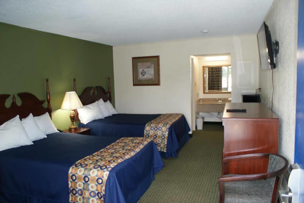 Americas Best Value Inn Fort Jackson Columbia Exterior photo